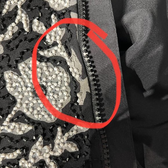 'Cecily Brown' Black and White Beaded Top with Floral Design size Large - Picture 12 of 13